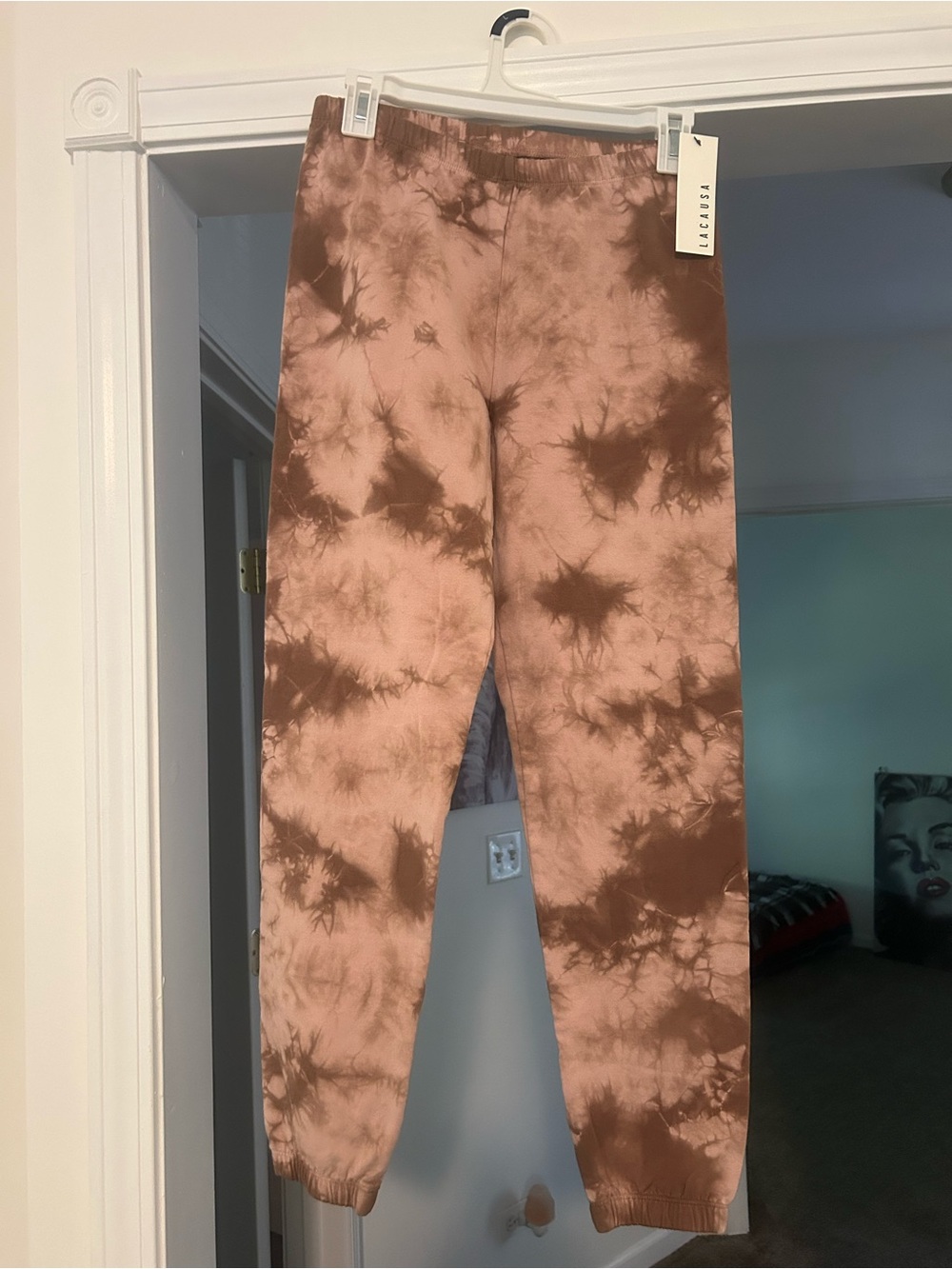 LACAUSA Tan and Brown Tie-Dye Joggers